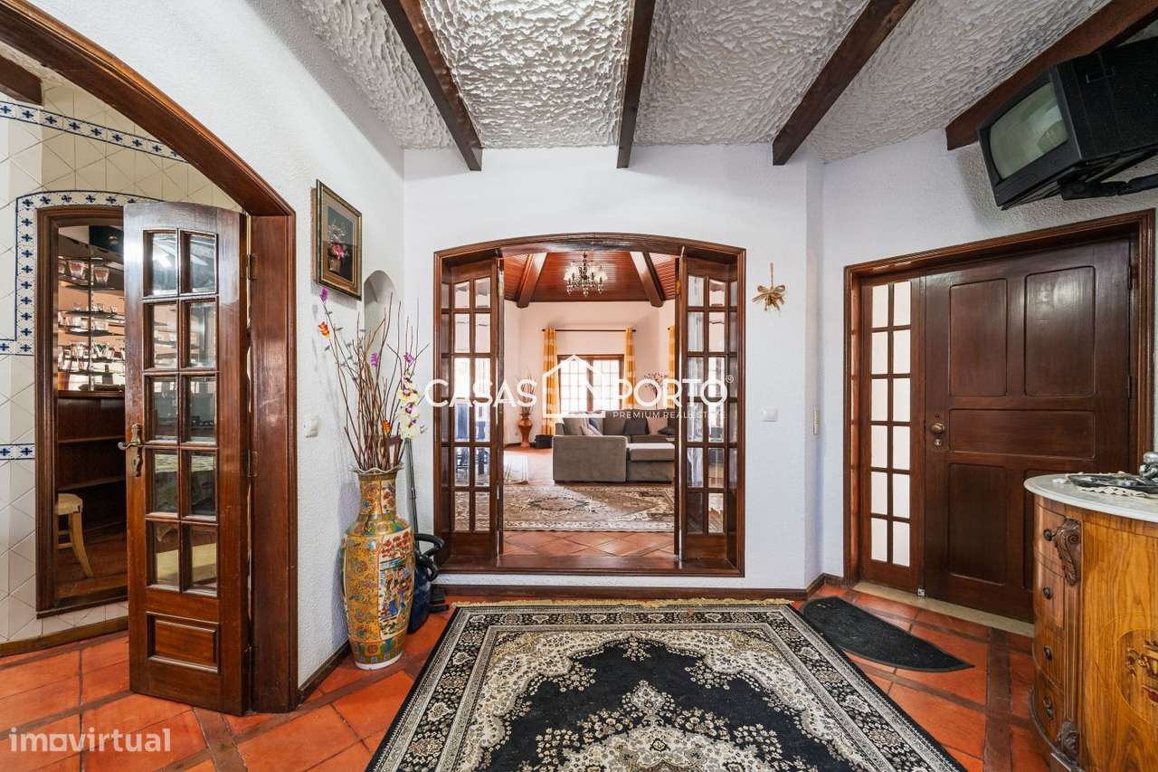 Moradia V5 - Estilo Americano com Piscina e Campo de Ténis – Entre-45