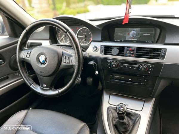 BMW 320 d DPF Touring Edition Fleet Sport - 11