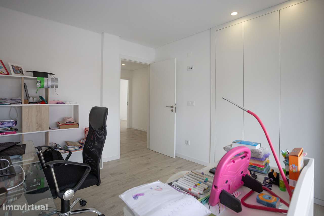 Moradia T4 Semi-Nova-26