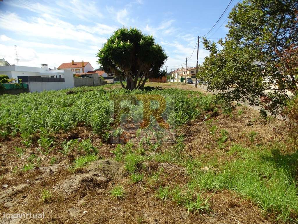Moradia Geminada Duplex T3 semi-nova com Pérgula , Fernão Ferro
di...-28