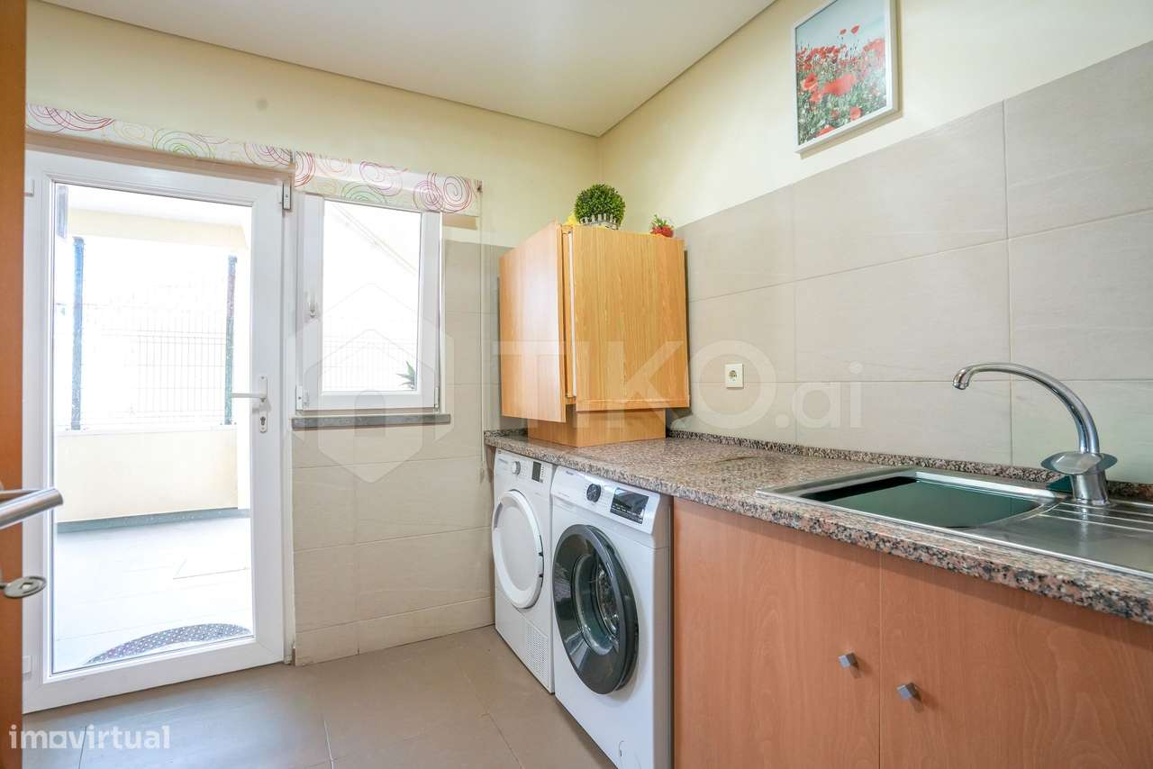 MORADIA T3 COM PISCINA, CONSTRUÇÃO ANTISSÍSMICA, ISOLAMENTO PREMIUM E-43