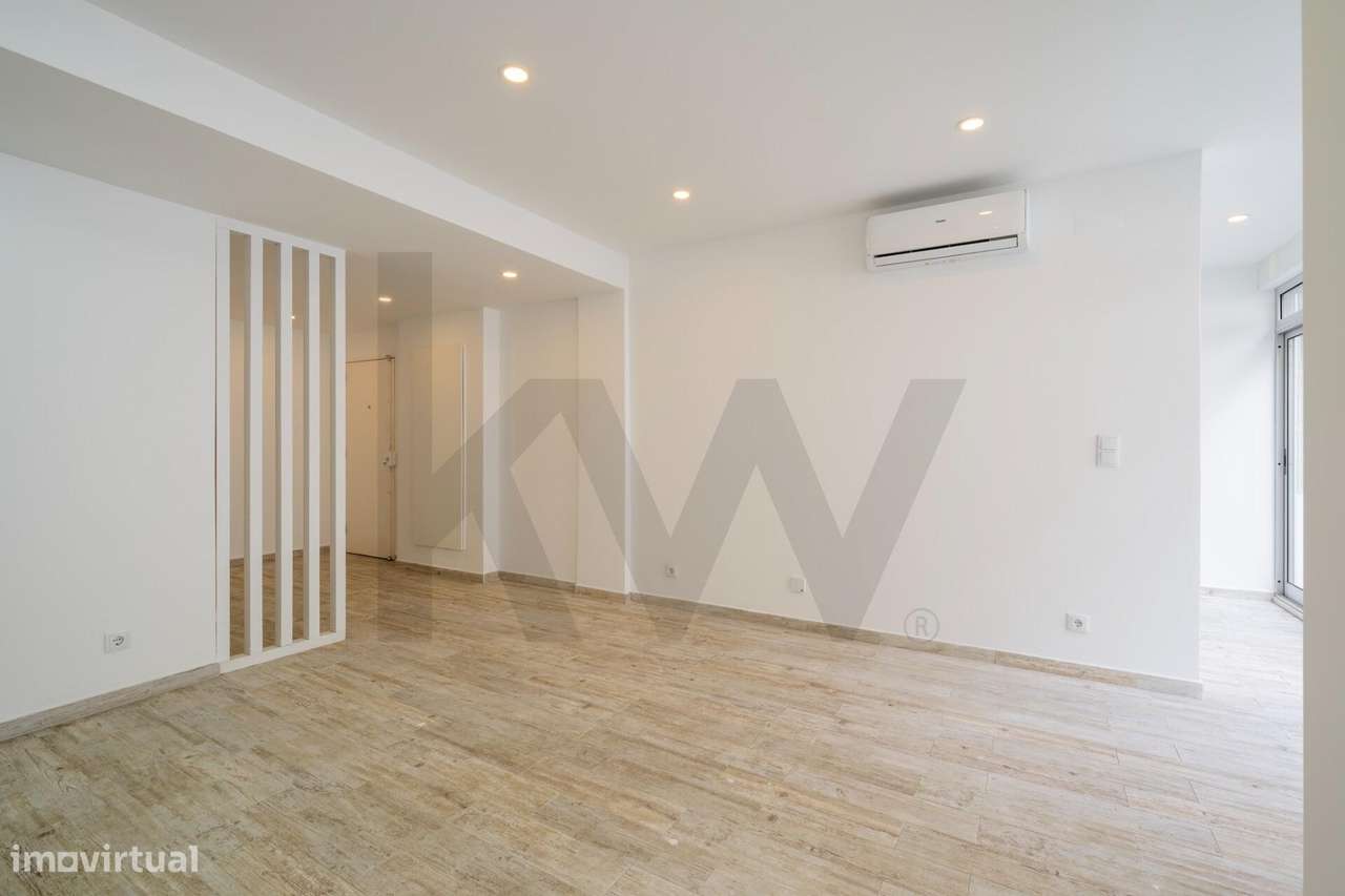 Excelente T1 renovado com Terraço em Algés-6
