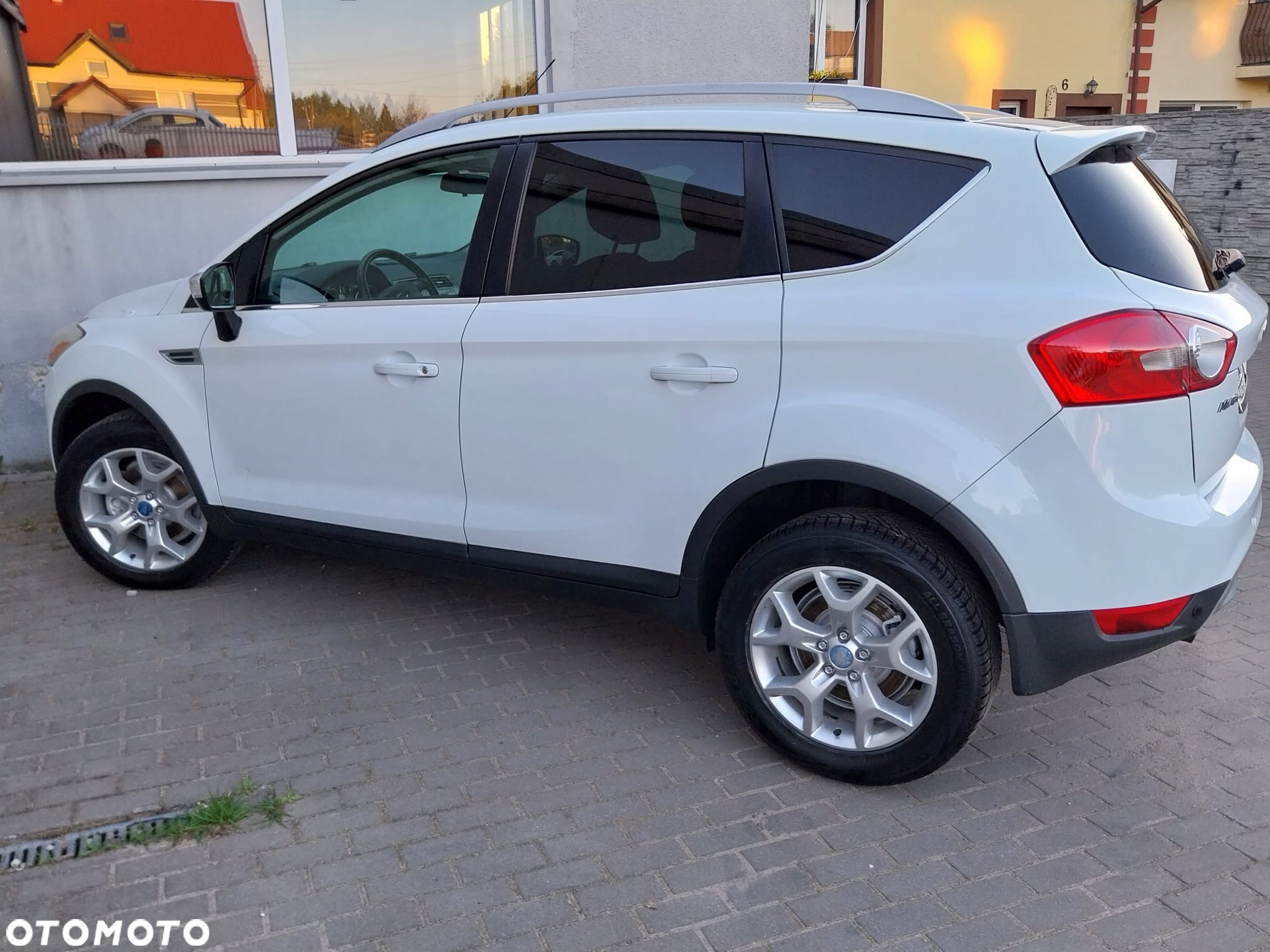 Ford Kuga 2.0 TDCi 2x4 Titanium - 17