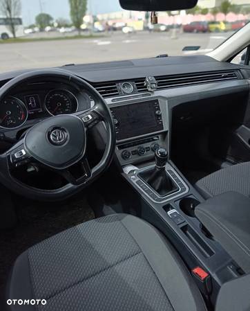 Volkswagen Passat - 5