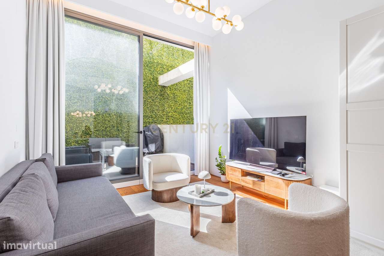 Estúdio com Terraço Privado, Mobilado, no Centro do Saldanha - Grande imagem: 2/38