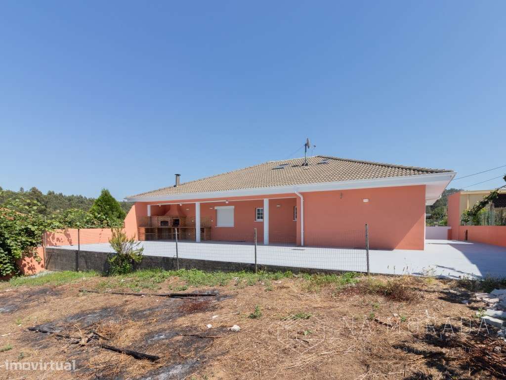 MORADIA UNIFAMILIAR T3+1 COM JARDIM EM CANEDO-26