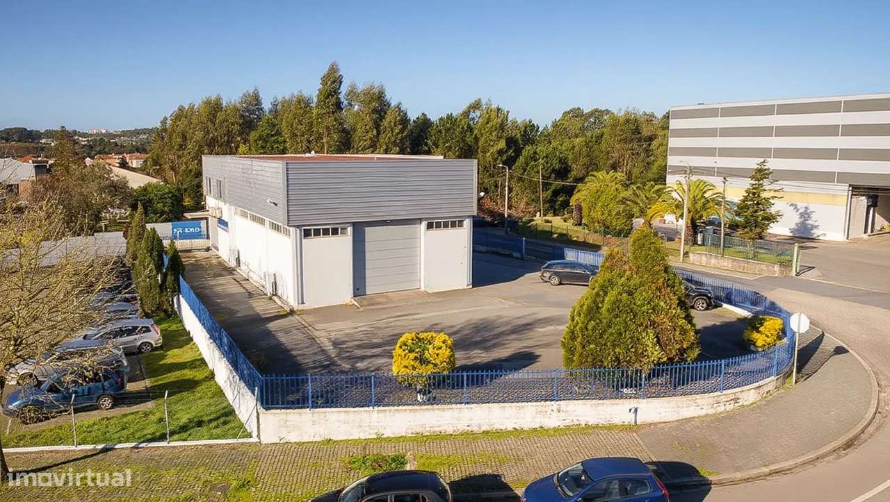 Armazém / Edifício Industrial com 1.800 m² | Avintes – Frente à N222-1