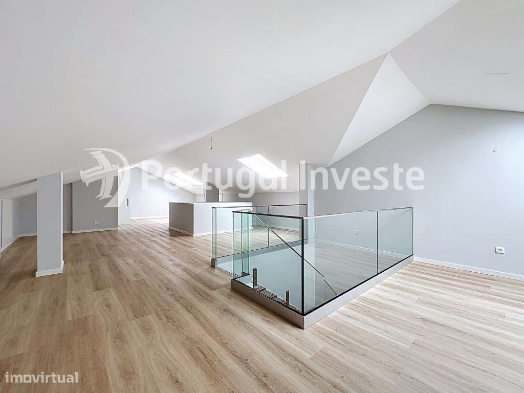 Sublime Duplex T4 com Mezanino no centro de Carcavelos-36