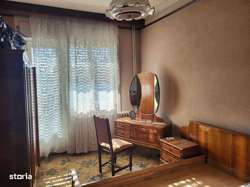 Vand apartament cu 4 camere - Imagine principală: 3/8