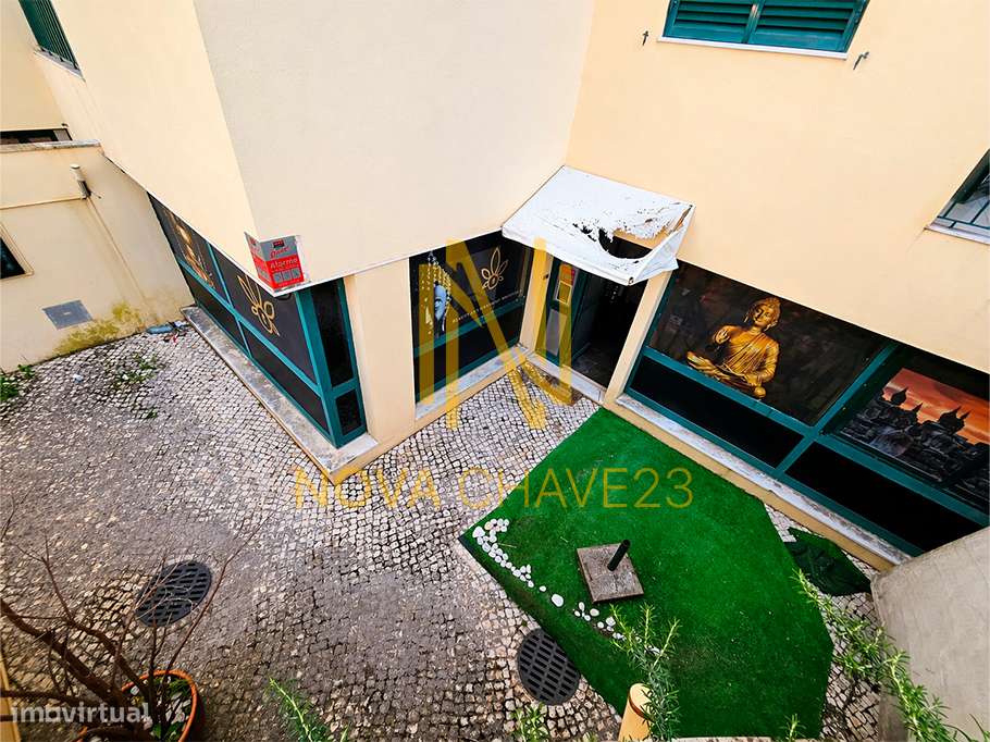 Oportunidade Única na Parede - Loja convertida em Habitação - Ap. T2-24