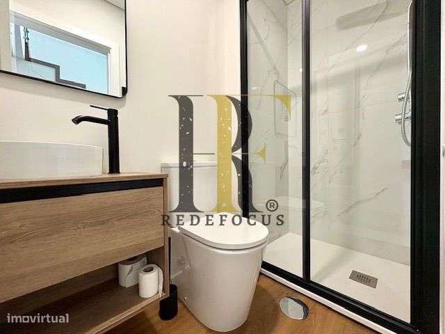 Moradia T4 de Luxo com Piscina e Jardim em Esmoriz-22