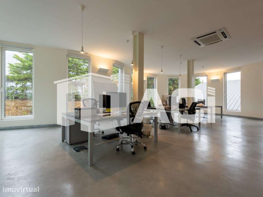 Armazém e Espaço Industrial de Excelência - 3 Pisos | Terreno de 5....-11