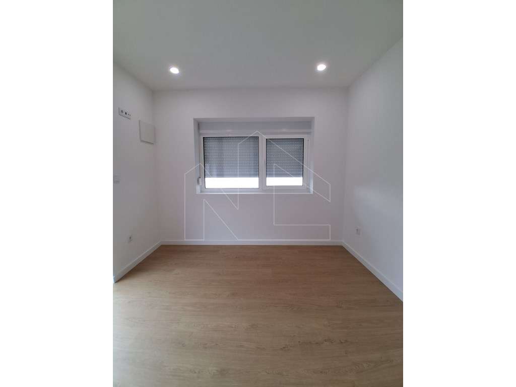 Moradia T2+1 Isolada e Térrea - Renovada em Estarreja-9