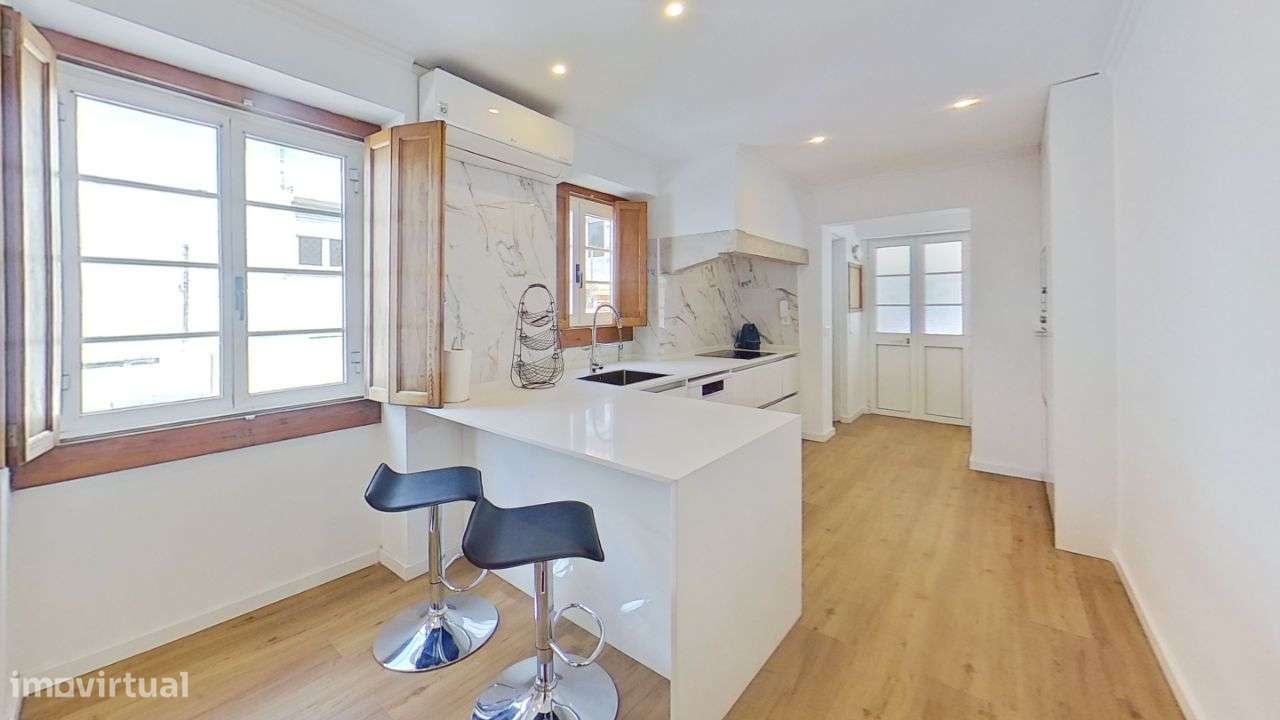 Moradia em Massamá, Rua Direita (tem anexos T-0 e T-2 independentes)-7