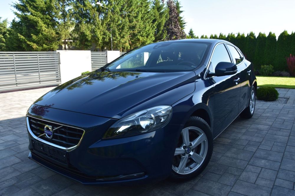 Volvo V40 II (2012-) D4 Drive-E Momentum 2015