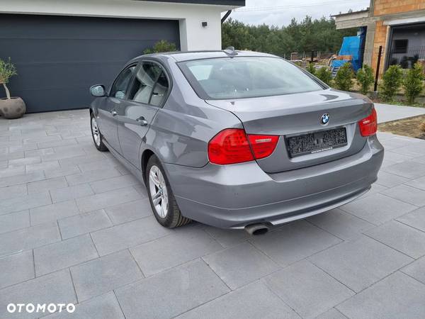 BMW Seria 3 320i - 9