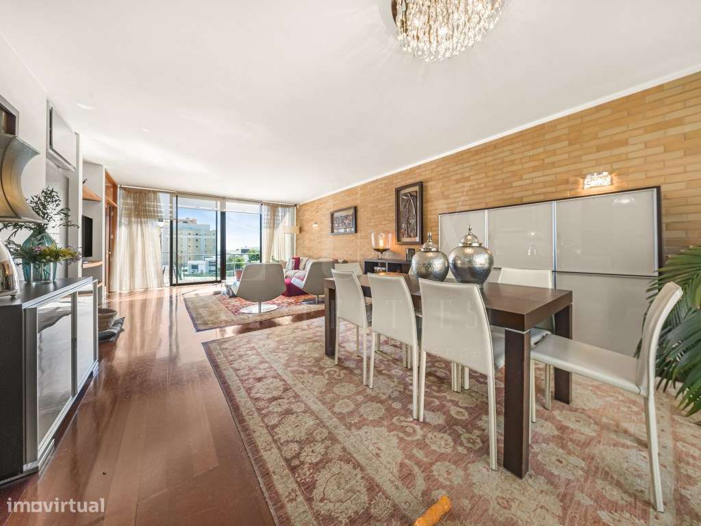 MORADIA DE LUXO DE ARQUITECTURA MODERNA COM VISTA MAR - Grande imagem: 4/33