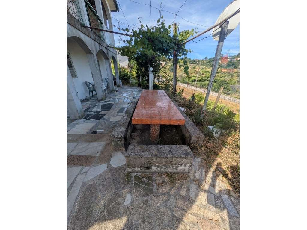 QUINTA COM MORADIA T3 PISCINA TERRENO E ANEXOS-12