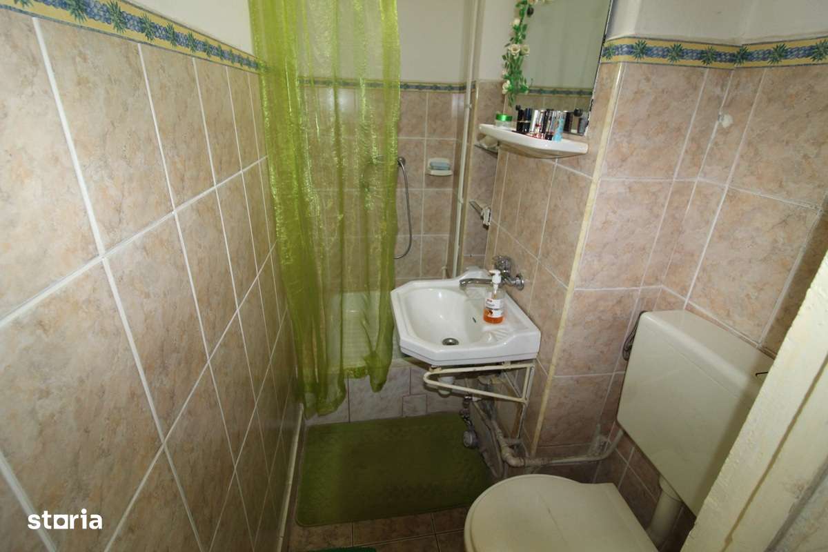 Vând apartament 4 camere în Hunedoara, zona OM-Str.Mățișorului, et. 2-14