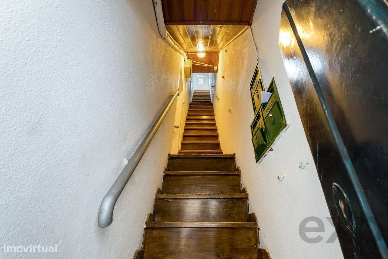 Apartamento T0 Mobilado com Mezanino em Alfama - Grande imagem: 3/25