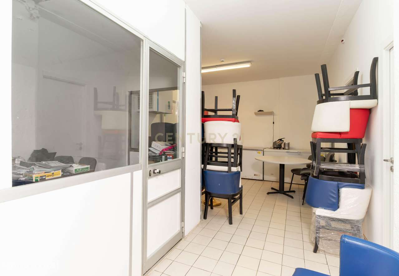 Trespasse de Bar / Restaurante de Diversão Noturna na Av. Marques de T-11