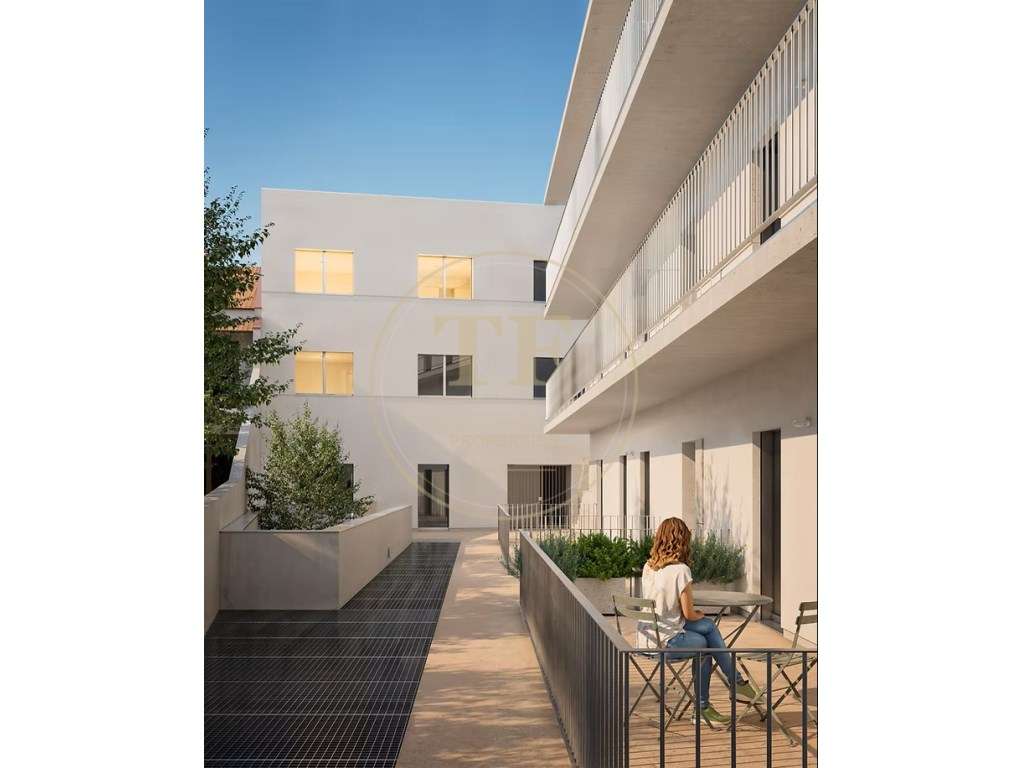 Apartamento T2 em Campanhã com lugar de garagem-0