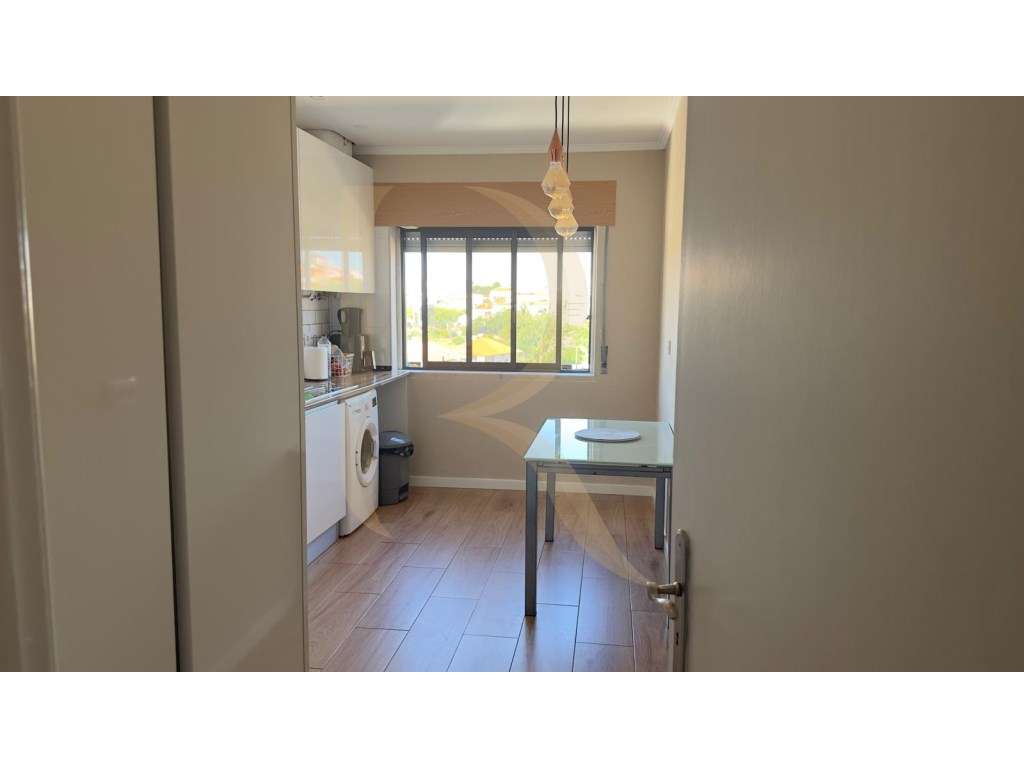 Apartamento T3 com elevador, marquise e arrecadação no Fogueteiro-11