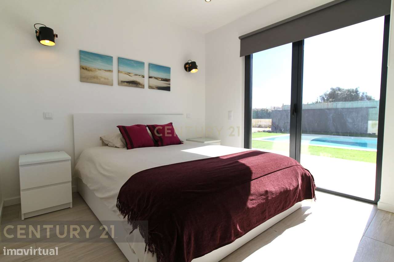 Luxo e Tranquilidade em Sagres: Uma Moradia Contemporânea à espera de-9