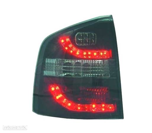 FAROLINS TRASEIROS LED PARA SKODA OCTAVIA KOMBI 05-13 PRETO ESCURECIDO - 2