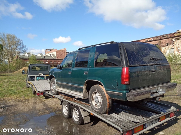 CHEVROLET TAHOE SUBURBAN chrom nakladka blotnika lewa przod przednia C/K GMC YUKON silverado BLAZER pickup 1500 2500 5.7 5.0 v8 c1500 c2500 c3500 k2500 k3500 k1500 6.5 4.3 v6 sierra 3500 listwa - 4