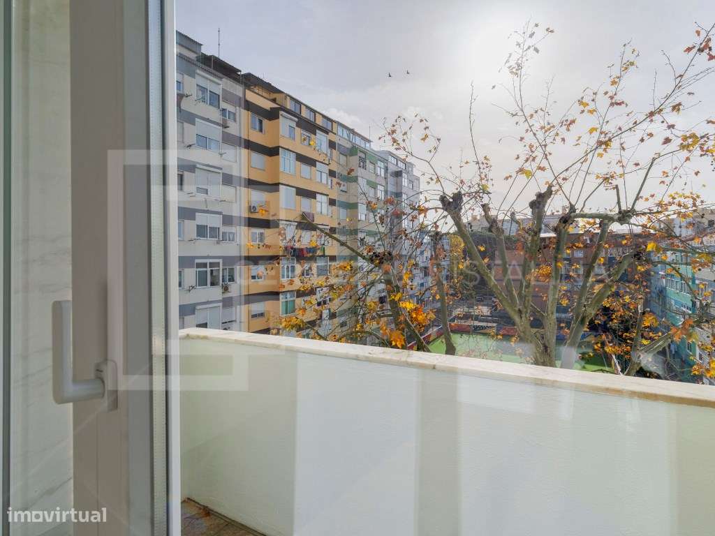 T3 Totalmente Renovado | 3.º Andar | Varanda | Rua S. Joaquim - Set...-23