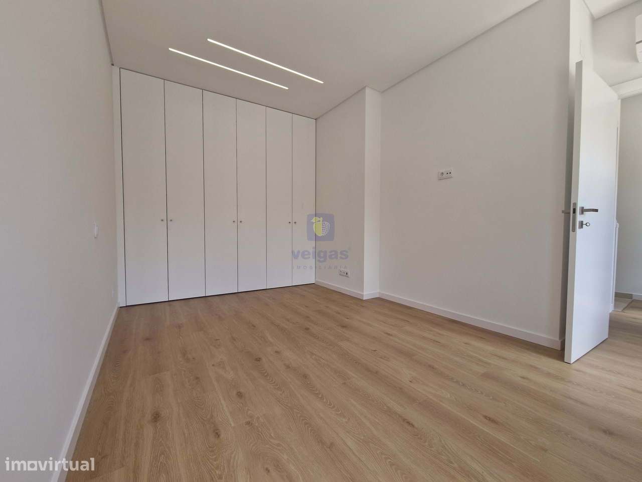 Apartamento T1 Novo no Centro de Caldas da Rainha com 2 lugares de est-13