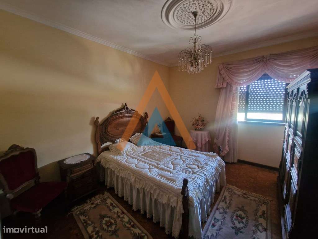 Excecional casa com 3 pisos e anexos, amplos espaços, possibilidade...-18