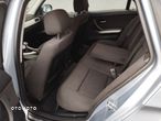 BMW Seria 3 318i Touring - 31