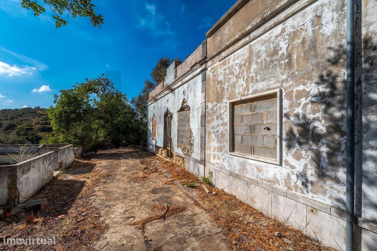 Prédio misto com ruína e potencial de construção – Santa Bárbara de - Grande imagem: 5/15