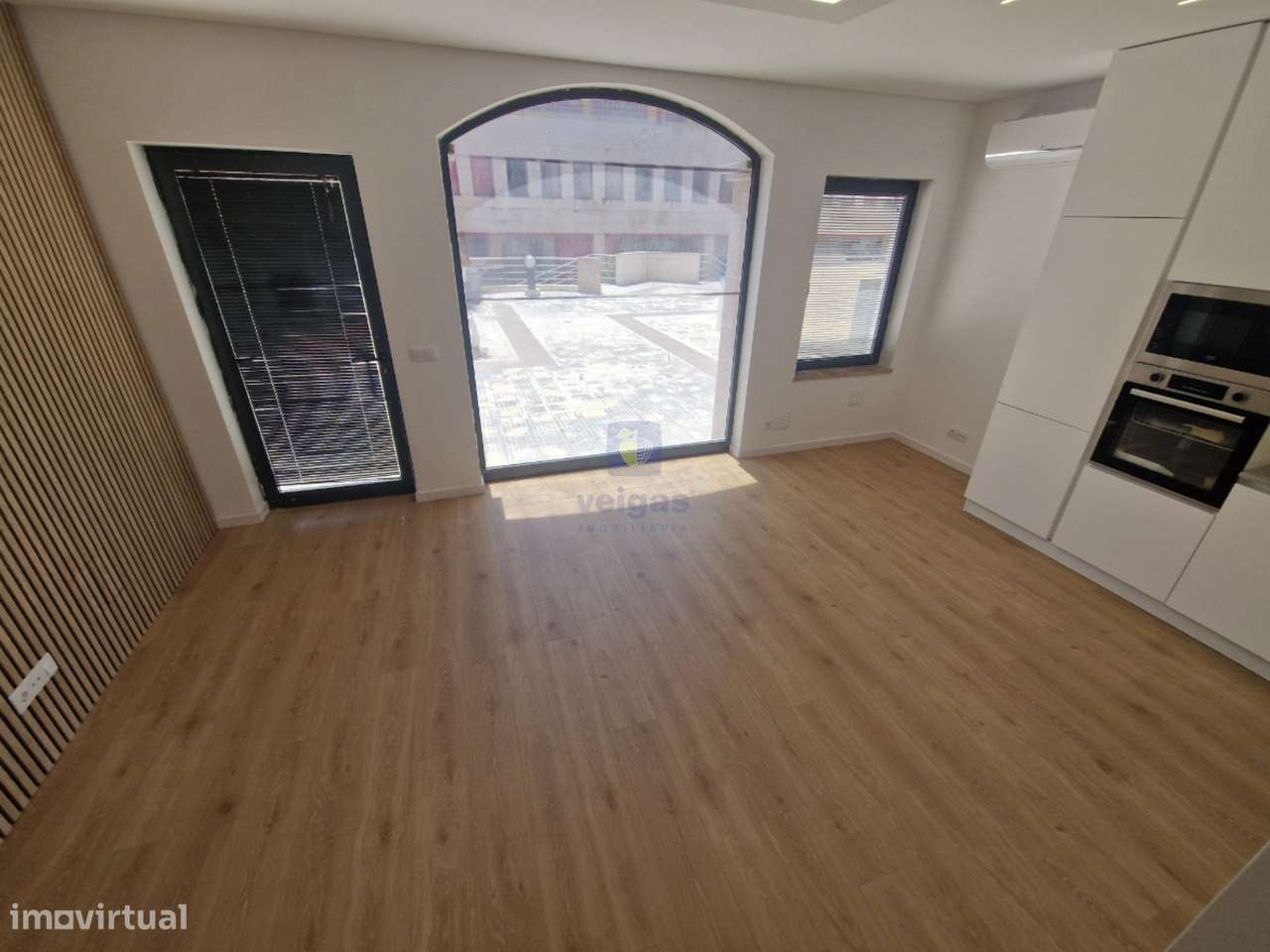 Apartamento T1 Novo no Centro de Caldas da Rainha com 2 lugares de est-21