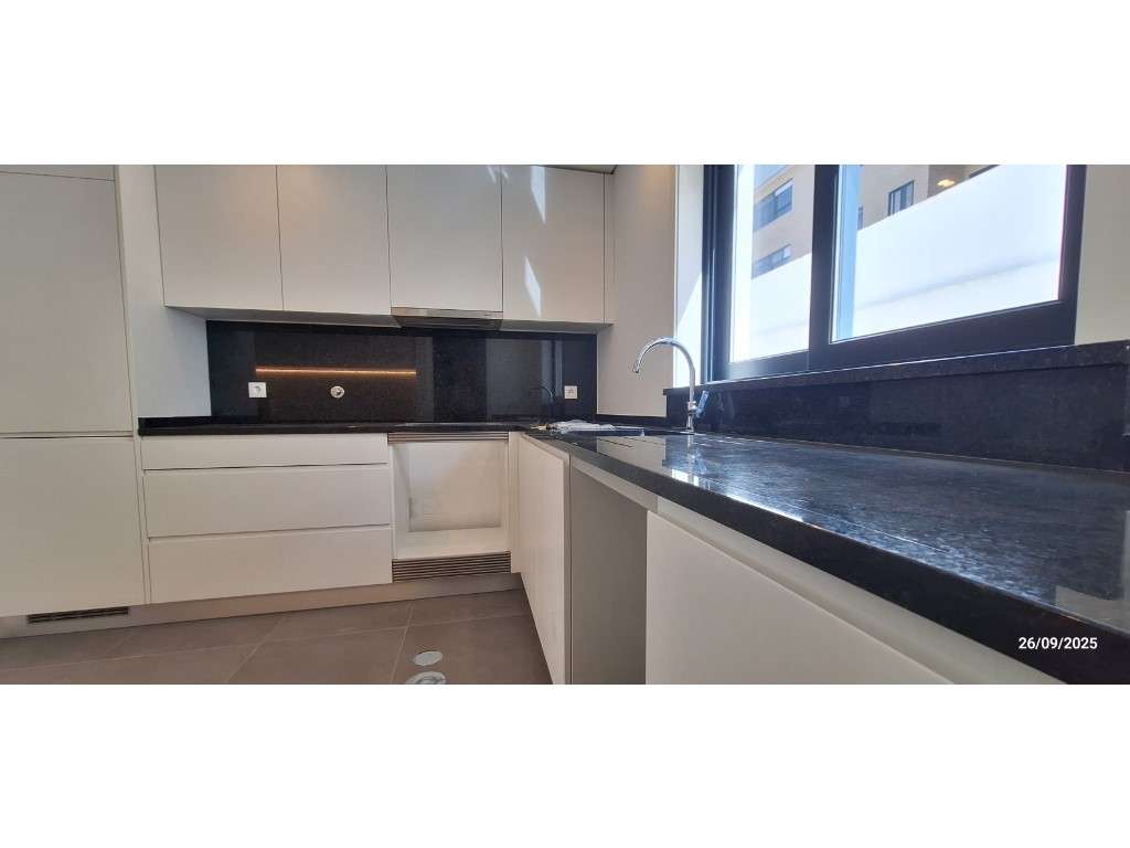 T3 NOVO c/189m2, BOX (2 viaturas), varandas (Santo Ovídeo) - Grande imagem: 3/16