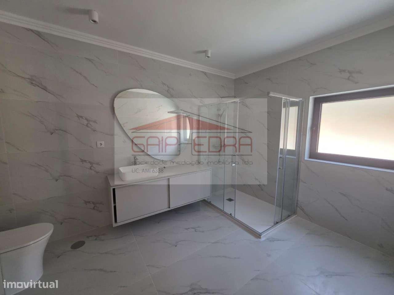 Moradia 4 frentes nova  com 840 m2 terreno em Felgueiras-32