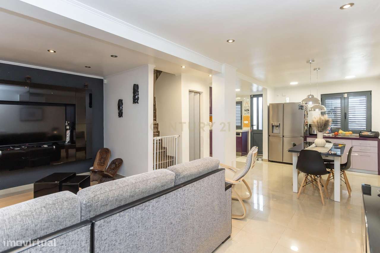 Moradia T3 com Barbecue e Aproveitamento em Almada - Grande imagem: 4/41