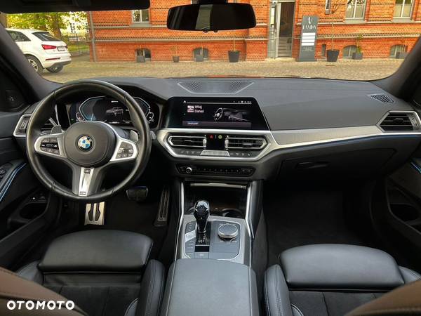 BMW Seria 3 330e M Sport - 31