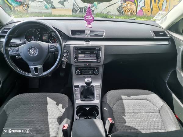 VW Passat 1.6 TDI BlueMotion - 9