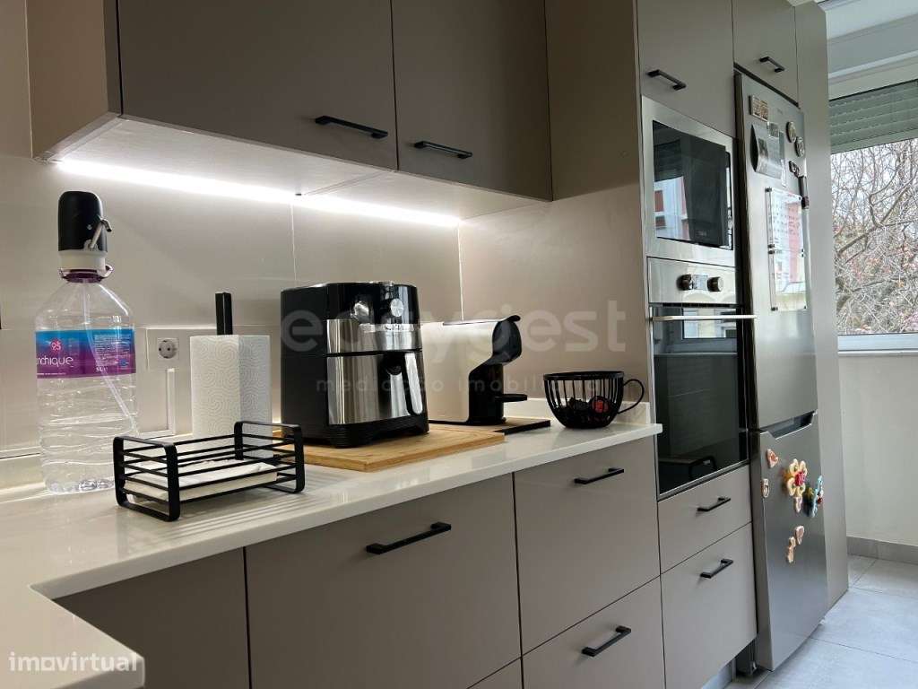 T2 em Benfica totalmente remodelado com excelentes acabamentos - Grande imagem: 4/25