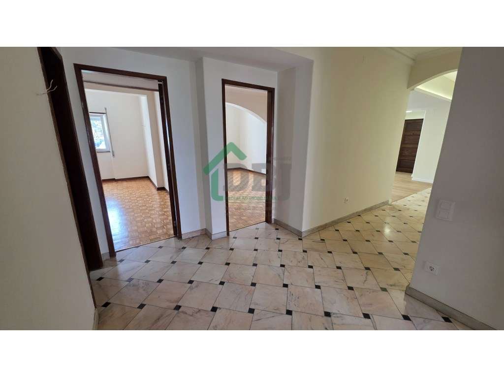 Nova Oportunidade! T5 Renovado no Centro da Covilhã-12