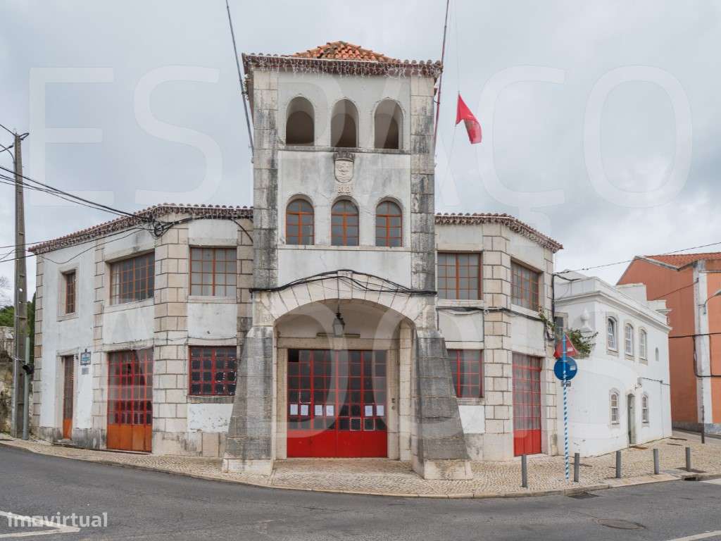 OPORTUNIDADE! Área Ampla,131m2 de área útil, Grande Montra; 2 casas...-24