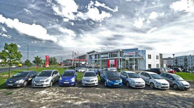 TOYOTA POZNAŃ ROMAN FIETZ SPÓŁKA Z OGRANICZONĄ ODPOWIEDZIALNOŚCIĄ logo