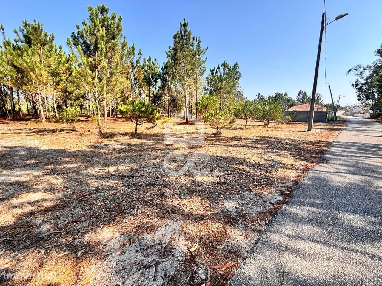 Terreno urbanizável com a área de 1677 m2, inserido no aglomerado urba-9
