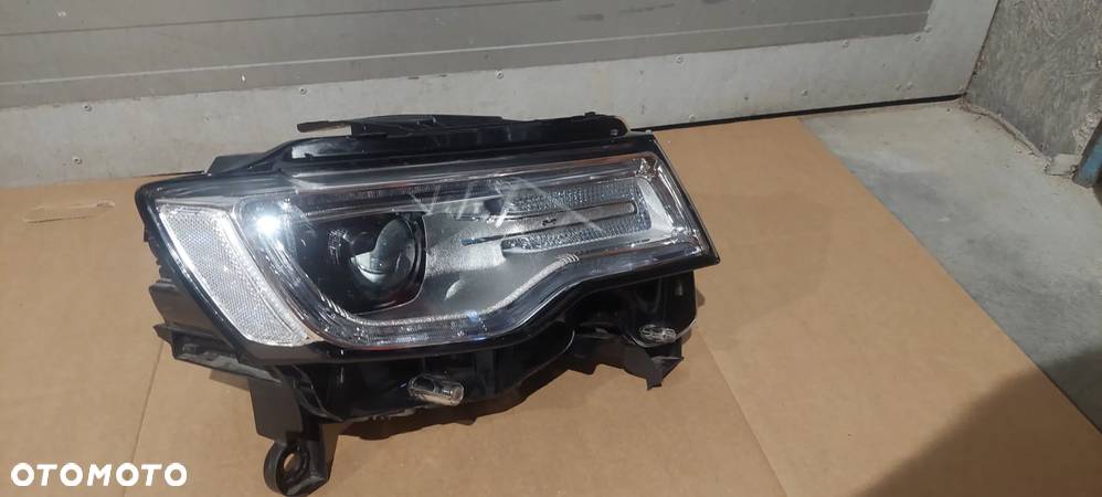 Jeep grand cherokee wk2 lampa prawa kompletna since 1941 - 6