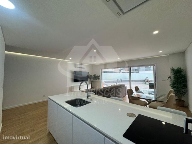 Apartamento T4 seminovo com terraço, no Parque das Oliveiras em Cam...-11