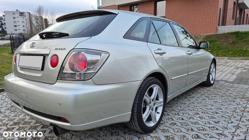 Lexus IS 300 Sport Cross - 6