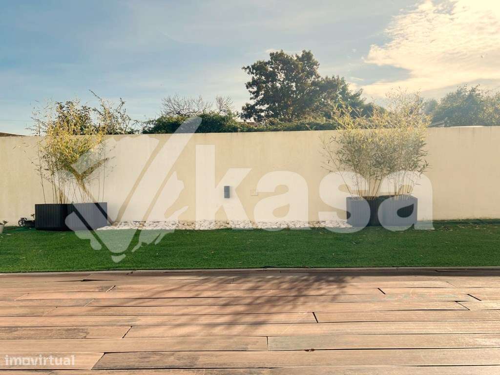 Moradia Isolada T4 com Jardim e Garagem em Santo António da Charnec...-18